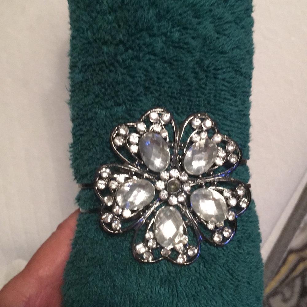 Rhinestone daisy bracelet